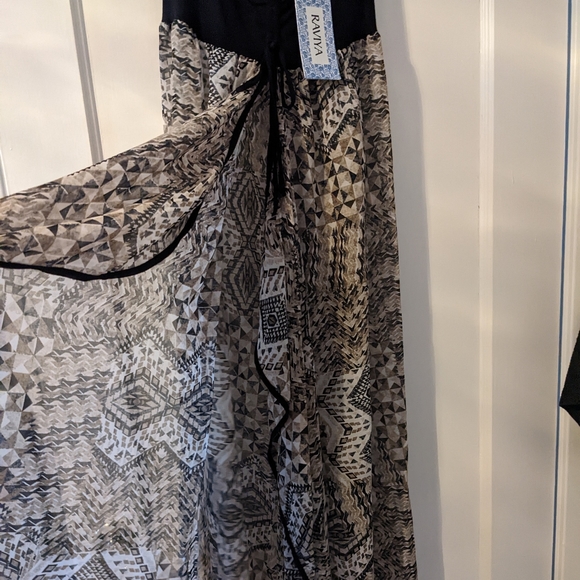 NWT Raviya coverup- Size M - Picture 4 of 4